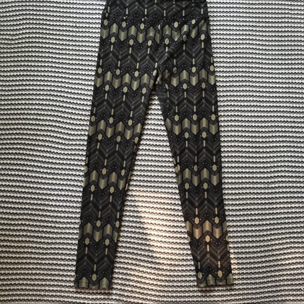 LuLaRoe sage green and  black patterned leggings